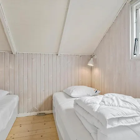 2 Bedroom Lovely In סלאגלסה